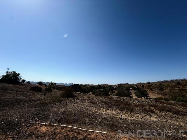 9562 Covey Ln, Escondido CA: https://media.crmls.org/mediaz/44409adb-551a-40f9-93c8-c2254fe9275e.jpg