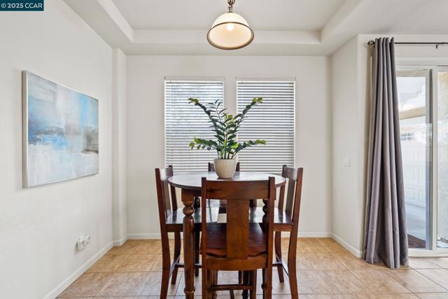 127 Sanford Ct, Brentwood CA: https://media.crmls.org/mediaz/4440b993-95e6-45de-a7d6-23482180b1ec.jpg