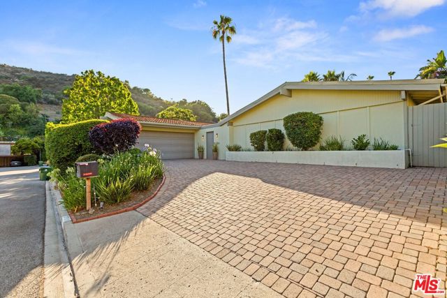 7551 Kimdale Ln, Los Angeles, CA 90046