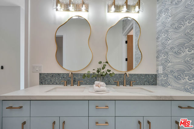 461 Chabela Drive, Manhattan Beach CA: https://media.crmls.org/mediaz/44415195-4e4d-4dc9-a03e-7ac68024202a.jpg