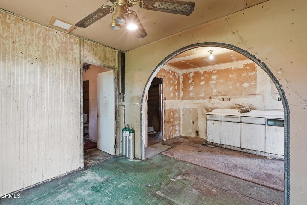 https://media.crmls.org/mediaz/444152af-54da-4443-a329-62fe8af8eaf7.jpg?preset=X-Large