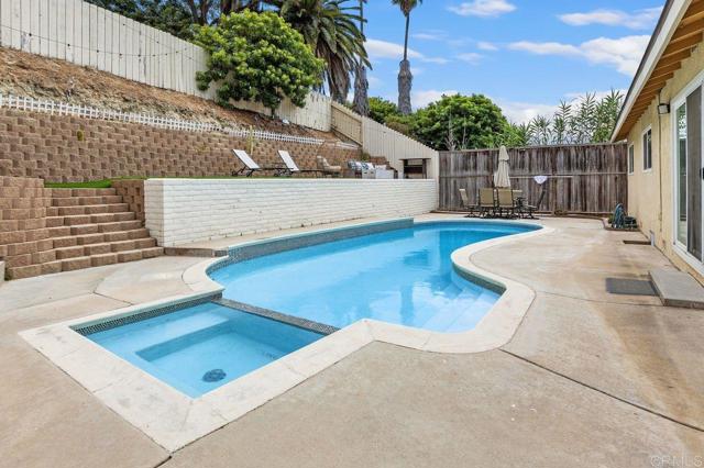 833 Halecrest Drive, Chula Vista CA: https://media.crmls.org/mediaz/4441f951-37e1-45c8-a71b-6fd1f81fc76b.jpg