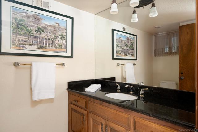 13671 Orchard Gate Rd, Poway CA: https://media.crmls.org/mediaz/44420a6e-67da-415a-be54-56f0d172446d.jpg