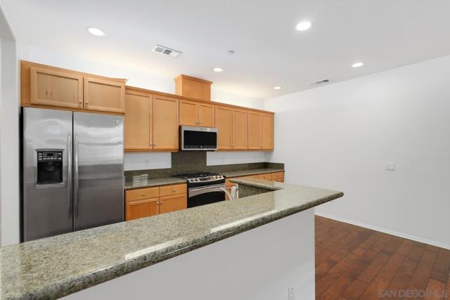 10653 Golden Willow, San Diego CA: https://media.crmls.org/mediaz/44421c82-7ed8-47ea-9707-53e4d3a9bee5.jpg