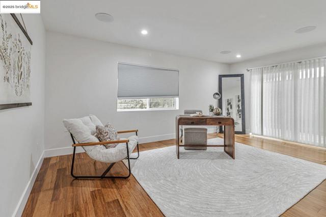 7900 Michigan Ave, Oakland CA: https://media.crmls.org/mediaz/444233ba-09bc-4d99-8a66-db73402dec15.jpg