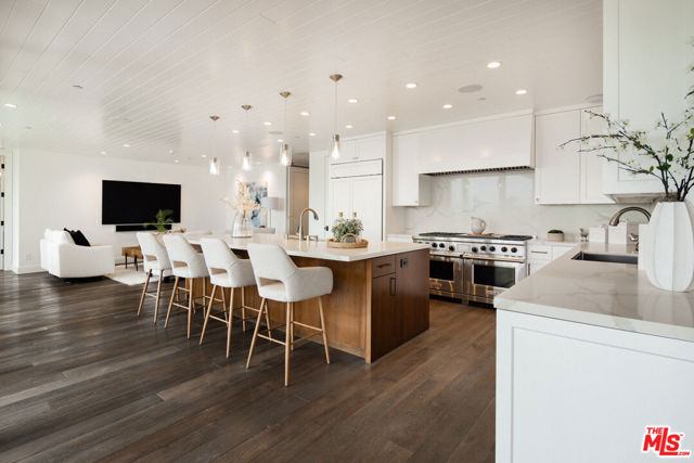 934 1st Street, Manhattan Beach CA: https://media.crmls.org/mediaz/44423ef1-ec9c-4d74-b5ce-4b3febd6405e.jpg