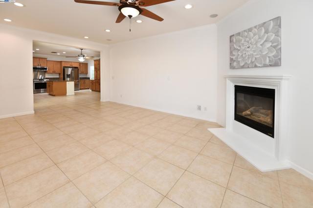 660 Mazzolo Dr, Lincoln CA: https://media.crmls.org/mediaz/44424031-b4f3-402c-8da2-38826abd8551.jpg
