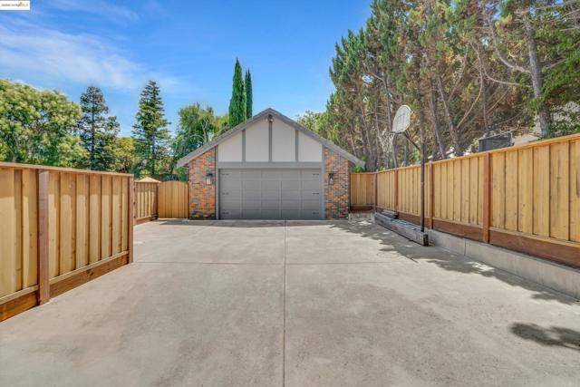 2960 Almondwood Pl, Oakley CA: https://media.crmls.org/mediaz/44424bfc-dd94-4ccb-8838-aabd297d7da7.jpg