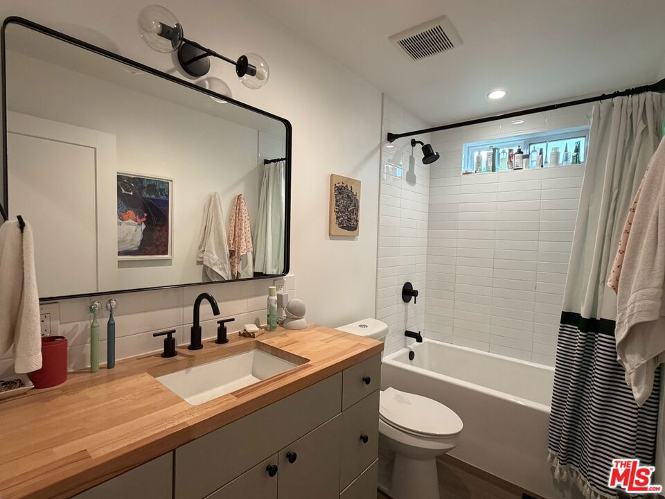 https://media.crmls.org/mediaz/44426240-b19a-4a3a-97e7-b8306e9c7100.jpg?preset=X-Large
