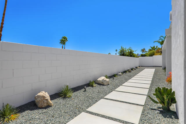 71350 Halgar Road, Rancho Mirage CA: https://media.crmls.org/mediaz/44430ff8-e418-428a-aa90-c1c736b00cac.jpg