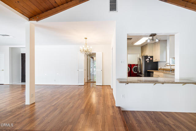 11215 Lull Street, Sun Valley CA: https://media.crmls.org/mediaz/44432828-15fb-46af-9fe3-844112c61e76.jpg
