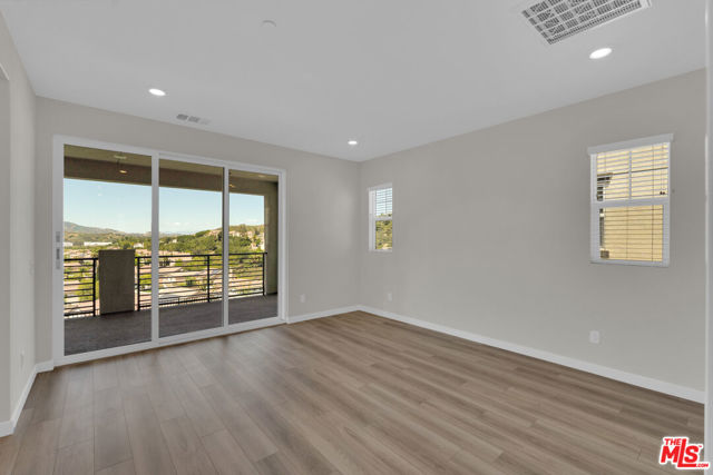 23755 Orange Blossom Drive, Newhall CA: https://media.crmls.org/mediaz/4444af4b-8f48-4221-b41e-2e9566dcdafe.jpg