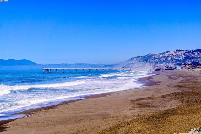 400 Paloma Ave, Pacifica CA: https://media.crmls.org/mediaz/4444d229-b0b8-453c-b724-e4fbc9aa2aa9.jpg