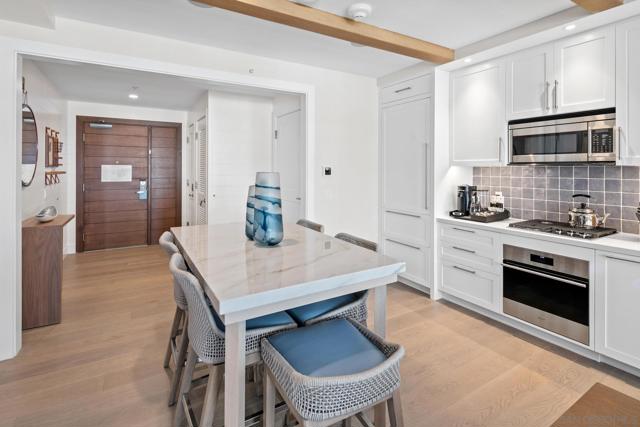 1500 Orange Avenue, Coronado CA: https://media.crmls.org/mediaz/44453d68-fd4e-437e-a747-203ed8595bc3.jpg