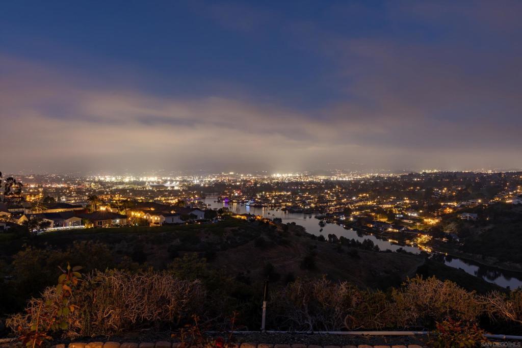 https://media.crmls.org/mediaz/44457fd8-e626-45f0-a7c1-5ecc591c63f0.jpg?preset=X-Large