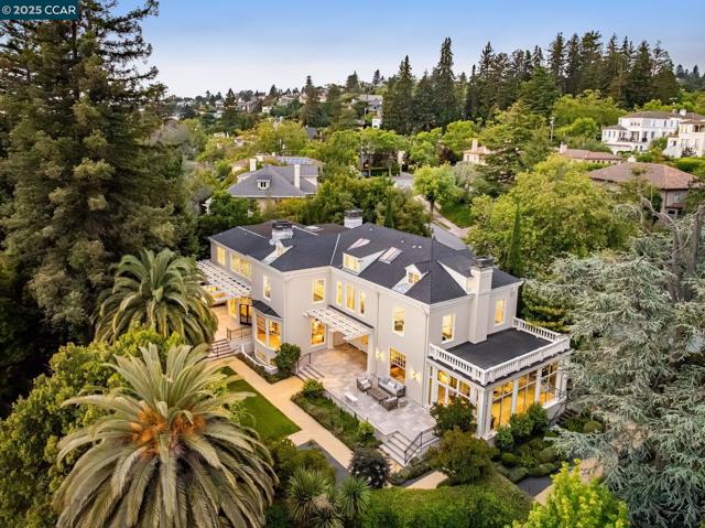 25 Crocker Ave, Piedmont CA: https://media.crmls.org/mediaz/4445c23b-2ae9-441f-bc6a-10d435852266.jpg