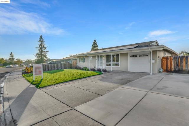 1166 Hibiscus Way, Livermore CA: https://media.crmls.org/mediaz/4445ee2f-87bd-42e8-8de2-659878e4ec3e.jpg
