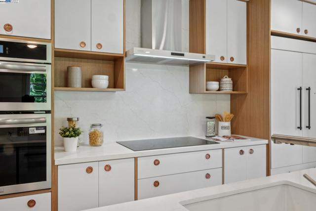 198 BRET HARTE ROAD, Berkeley CA: https://media.crmls.org/mediaz/44460a91-f1cb-4649-bd43-9d3e3f24741e.jpg
