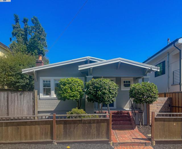 3936 Midvale Ave, Oakland CA: https://media.crmls.org/mediaz/4446b0ae-e2f1-4f7c-be19-ffc0e637432a.jpg