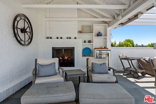10428 Wyton Drive, Los Angeles CA: https://media.crmls.org/mediaz/44470e45-ef16-43ce-ad39-6292ab807ec1.jpg