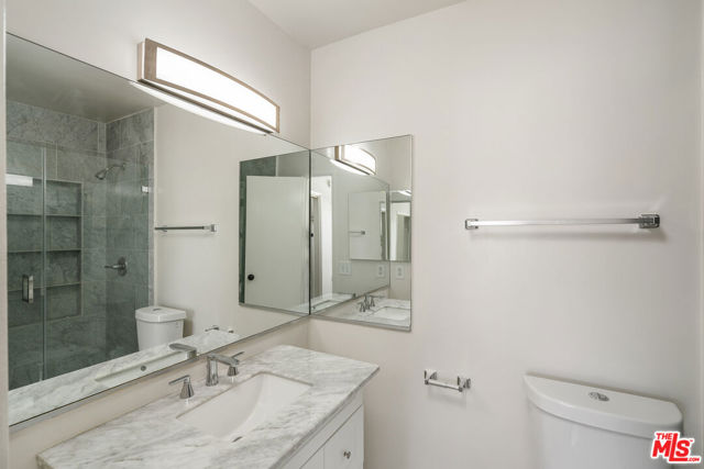 1010 Palm Avenue, West Hollywood CA: https://media.crmls.org/mediaz/444721aa-7b6d-4a23-843a-c3c34778a1a6.jpg