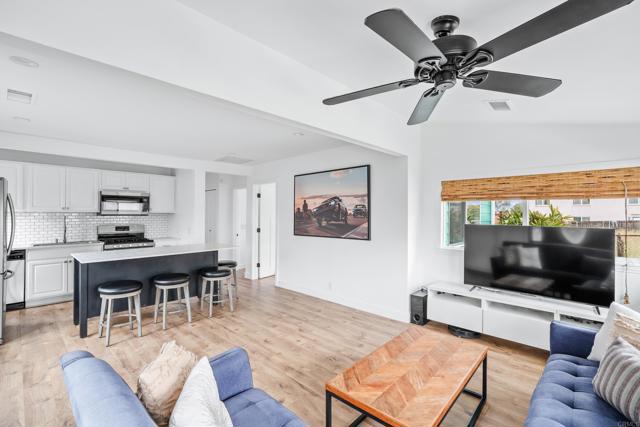 1009 Cleveland Street, Oceanside CA: https://media.crmls.org/mediaz/4447ac44-31ae-4fc3-9e30-be50e40f0df9.jpg