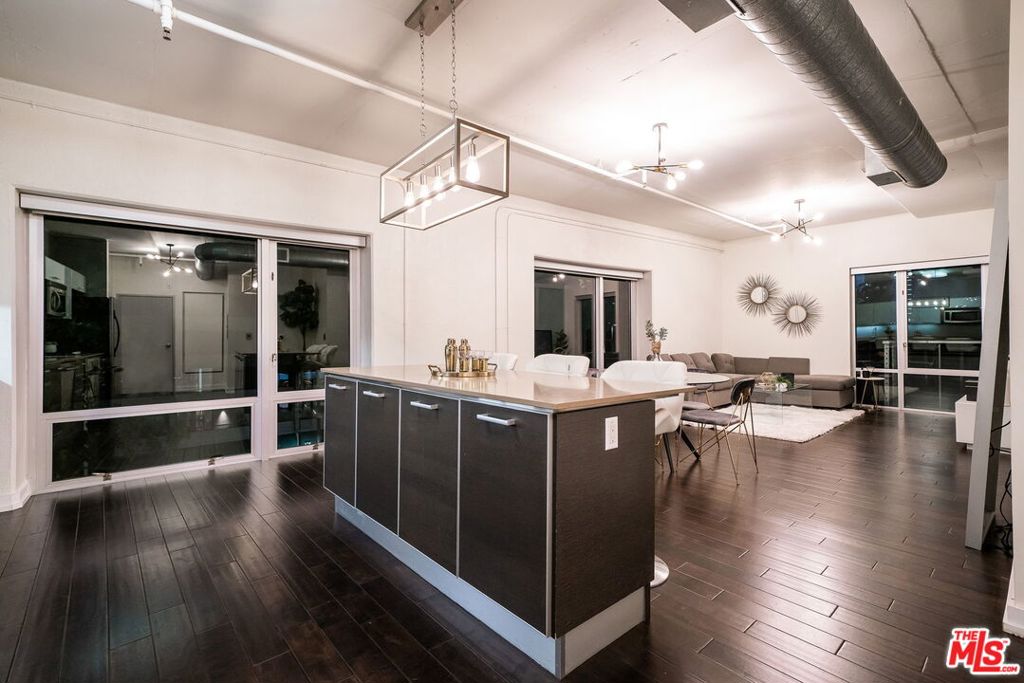 645 W 9th Street 330, Los Angeles, CA 90015