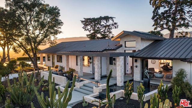 4610 Via Vistosa, Santa Barbara CA: https://media.crmls.org/mediaz/4447ec5f-8a65-4f3c-8ec1-e99a648ef05e.jpg