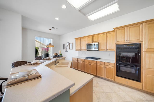 37718 Medjool Avenue, Palm Desert CA: https://media.crmls.org/mediaz/4447fff8-cd42-4b03-9ad7-9eef739b4ced.jpg