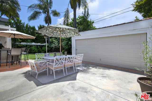 10344 Woodbridge Street, Toluca Lake CA: https://media.crmls.org/mediaz/4448b54a-37d2-48a6-8e90-28d8b0378e1b.jpg
