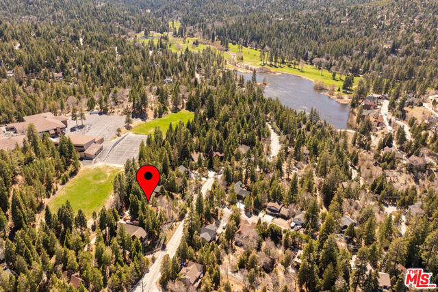 817 Grass Valley Road, Lake Arrowhead CA: https://media.crmls.org/mediaz/4448d919-0014-4d8a-a6c1-db014459ec50.jpg