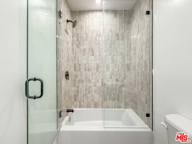 150 N Arnaz Drive, Beverly Hills CA: https://media.crmls.org/mediaz/444906fb-9222-4351-aa14-0d0d89aca12e.jpg