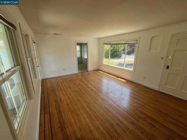1509 Lake St, Calistoga CA: https://media.crmls.org/mediaz/444929c1-f8c2-41a0-9c69-f3e343c0ee11.jpg