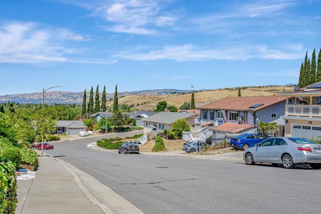 4763 Plainfield Drive, San Jose CA: https://media.crmls.org/mediaz/4449578f-2989-4245-bf38-422830946855.jpg
