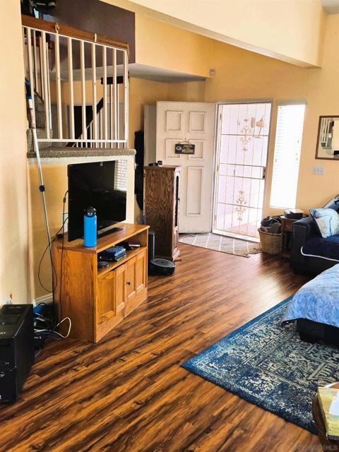 1552 Merlot Ct, Vista CA: https://media.crmls.org/mediaz/44495e29-426b-4e19-9a8e-1e01dafbe6d0.jpg
