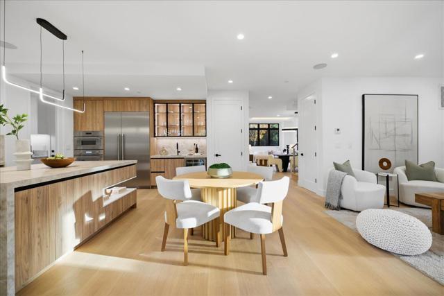 852 La Para Avenue, Palo Alto CA: https://media.crmls.org/mediaz/4449643f-263e-49db-8d13-bbc7de4593d8.jpg