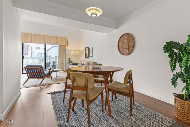 436 E Palm Avenue, Burbank CA: https://media.crmls.org/mediaz/44496988-6f1a-430f-ae7a-3bd7e117a03b.jpg