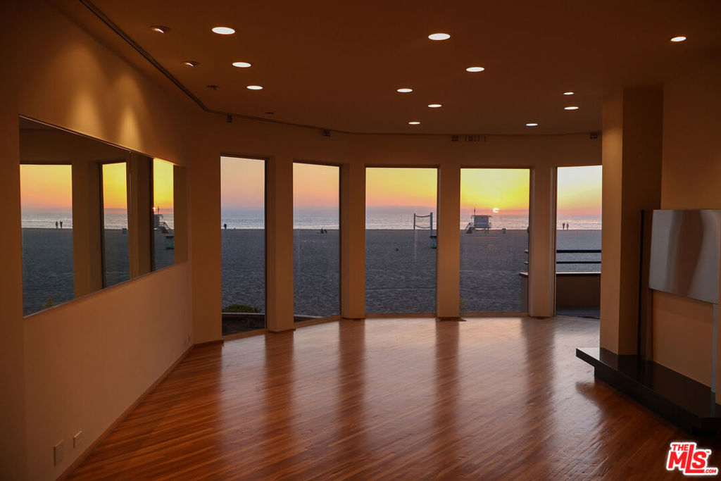 3505 Ocean Front Walk