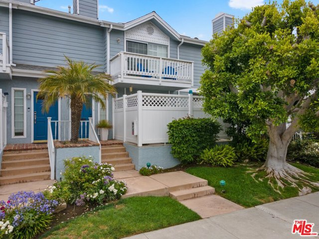 319 Emerald Street, Redondo Beach, California 90277, 2 Bedrooms Bedrooms, ,3 BathroomsBathrooms,For Rent,Emerald,21765378