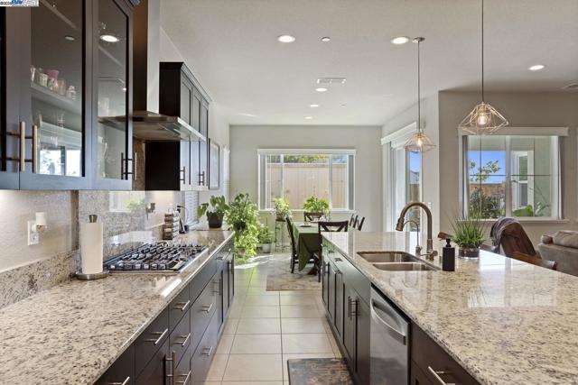 2595 Garden Farms Ave, Lathrop CA: https://media.crmls.org/mediaz/444a59f7-12cd-4eaa-b614-bfe7af462236.jpg