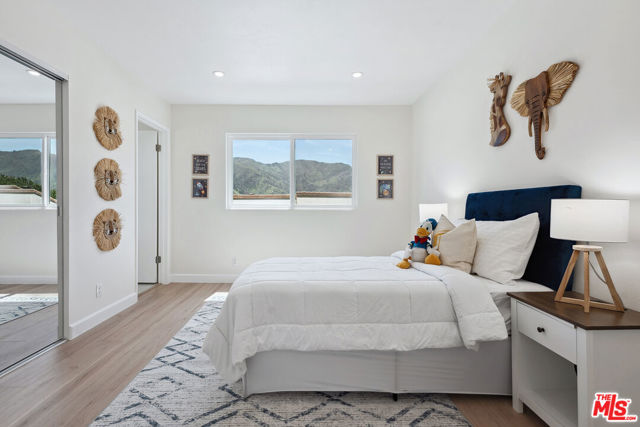 17109 Palisades Circle, Pacific Palisades CA: https://media.crmls.org/mediaz/444b0245-d61f-4a1f-883f-786222a06620.jpg