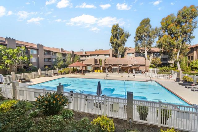 10325 Caminito Cuervo, San Diego CA: https://media.crmls.org/mediaz/444b9e71-7583-4ec2-89b5-2d1b3e07c525.jpg