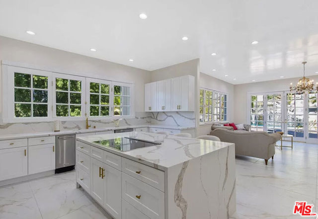 4434 Grimes Place, Encino CA: https://media.crmls.org/mediaz/444bbeb6-0ecf-4171-b082-53e6859d6015.jpg
