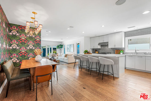 574 N Plymouth Boulevard, Los Angeles CA: https://media.crmls.org/mediaz/444bedce-8c76-4554-8df2-7e3a17f2d9dc.jpg