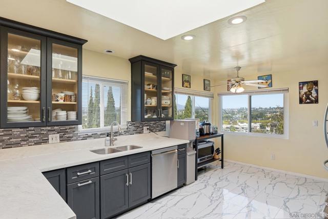 4040 Yale Ave, La Mesa CA: https://media.crmls.org/mediaz/444d04ad-e79e-4105-98aa-f1ec580318be.jpg