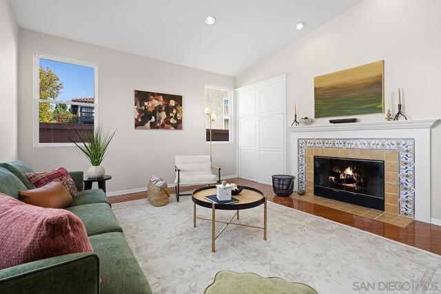 987 Palencia Ct, Chula Vista CA: https://media.crmls.org/mediaz/444d62a7-13c9-4b6a-a1f8-b58f74050f50.jpg