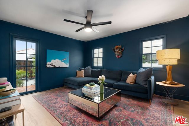 3864 3rd Avenue, Los Angeles CA: https://media.crmls.org/mediaz/444d667a-240e-45d2-8221-78430b5238ec.jpg