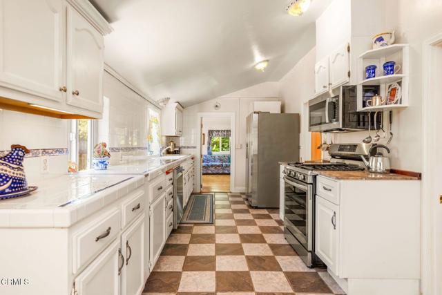216 N Fulton Street, Ojai CA: https://media.crmls.org/mediaz/444dd12d-6c76-43fe-96c2-dc084d6a9ee7.jpg
