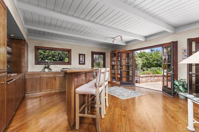 5353 Westknoll Dr, San Diego CA: https://media.crmls.org/mediaz/444e1d60-e73c-4ac7-8a15-19ceed0a3c66.jpg