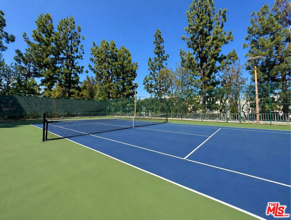 https://media.crmls.org/mediaz/444e2857-b067-4912-8d66-11a381da277f.jpg?preset=X-Large